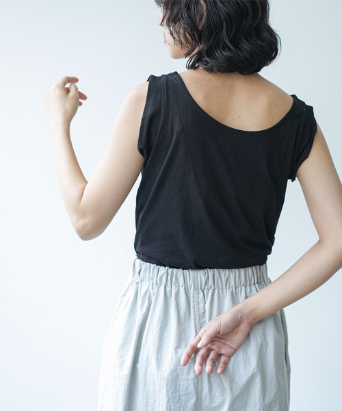 mili an deni(ミリアンデニ)の「脇汗防止タンクトップ(タンクトップ・レディース・アッシュグレー/ブラック/オフホワイト/ダークグレー・M/L/LL)」の10枚目の写真
