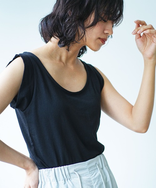 mili an deni(ミリアンデニ)の「脇汗防止タンクトップ(タンクトップ・レディース・アッシュグレー/ブラック/オフホワイト/ダークグレー・M/L/LL)」の11枚目の写真