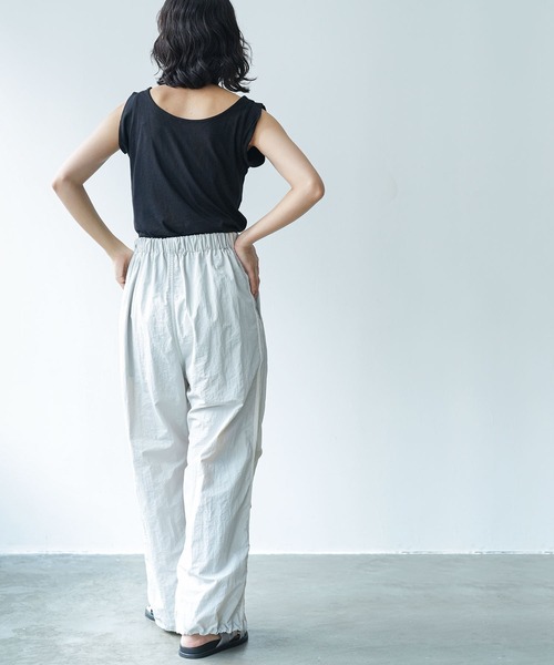 mili an deni(ミリアンデニ)の「脇汗防止タンクトップ(タンクトップ・レディース・アッシュグレー/ブラック/オフホワイト/ダークグレー・M/L/LL)」の12枚目の写真