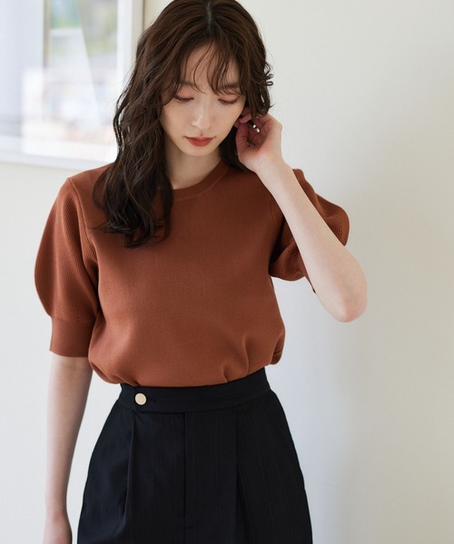 Andemiu(アンデミュウ)の「バックボタンパフニット961853(ニット/セーター・レディース・ネイビー/キャメル/グリーン/アイボリー・FREE)」の4枚目の写真