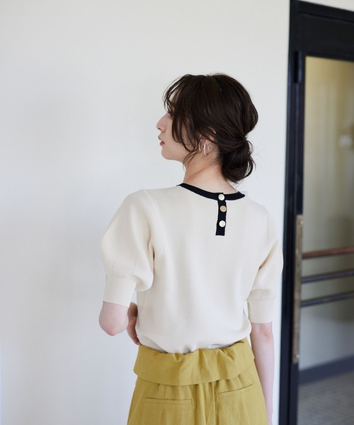 Andemiu(アンデミュウ)の「バックボタンパフニット961853(ニット/セーター・レディース・ネイビー/キャメル/グリーン/アイボリー・FREE)」の7枚目の写真