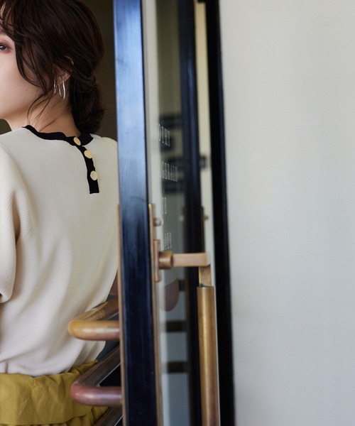 Andemiu(アンデミュウ)の「バックボタンパフニット961853(ニット/セーター・レディース・ネイビー/キャメル/グリーン/アイボリー・FREE)」の8枚目の写真