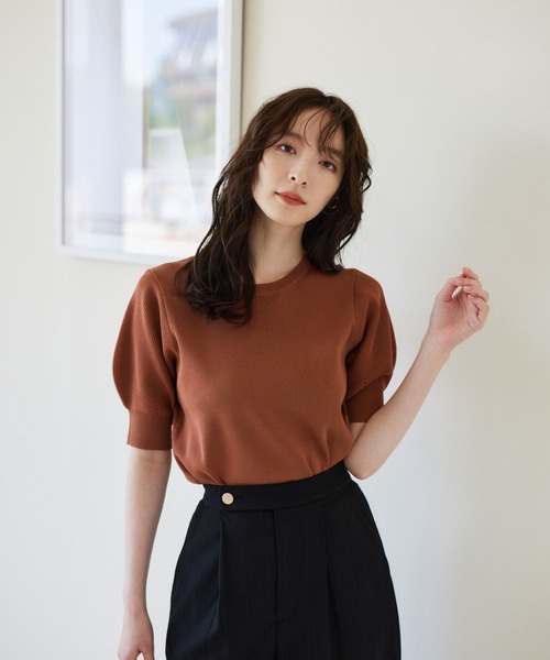 Andemiu(アンデミュウ)の「バックボタンパフニット961853(ニット/セーター・レディース・ネイビー/キャメル/グリーン/アイボリー・FREE)」の11枚目の写真