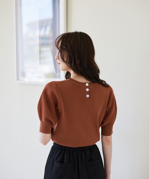 Andemiu(アンデミュウ)の「バックボタンパフニット961853(ニット/セーター・レディース・ネイビー/キャメル/グリーン/アイボリー・FREE)」の12枚目の写真