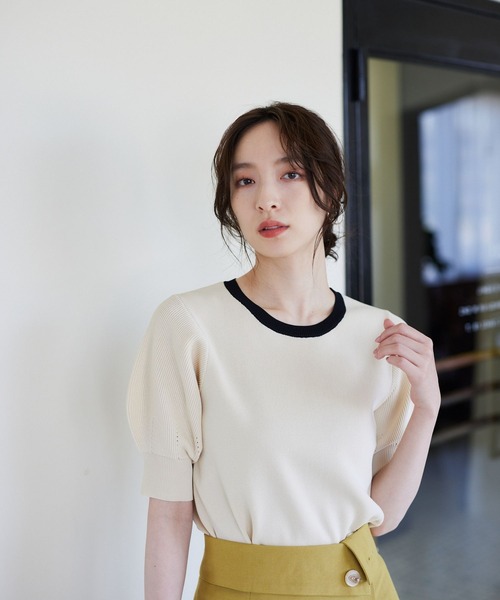 Andemiu(アンデミュウ)の「バックボタンパフニット961853(ニット/セーター・レディース・ネイビー/キャメル/グリーン/アイボリー・FREE)」の6枚目の写真