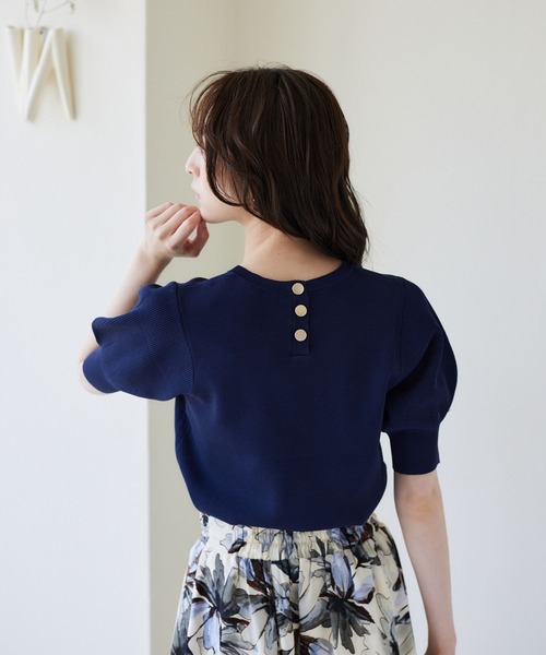 Andemiu(アンデミュウ)の「バックボタンパフニット961853(ニット/セーター・レディース・ネイビー/キャメル/グリーン/アイボリー・FREE)」の18枚目の写真