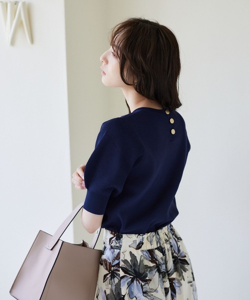 Andemiu(アンデミュウ)の「バックボタンパフニット961853(ニット/セーター・レディース・ネイビー/キャメル/グリーン/アイボリー・FREE)」の19枚目の写真