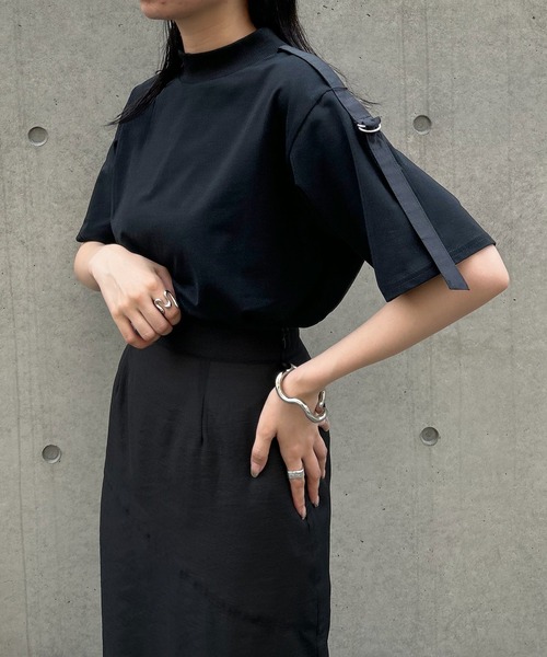 &g'aime(アンジェム)の「【&g’aime】ショルダーベルト半袖Tシャツ(Tシャツ/カットソー・レディース・ホワイト/グレイッシュベージュ/ブラック・FREE)」の3枚目の写真