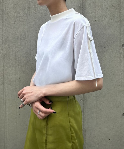&g'aime(アンジェム)の「【&g’aime】ショルダーベルト半袖Tシャツ(Tシャツ/カットソー・レディース・ホワイト/グレイッシュベージュ/ブラック・FREE)」の14枚目の写真