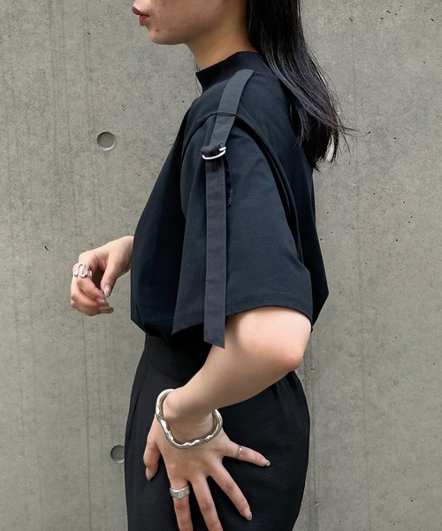 &g'aime(アンジェム)の「【&g’aime】ショルダーベルト半袖Tシャツ(Tシャツ/カットソー・レディース・ホワイト/グレイッシュベージュ/ブラック・FREE)」の22枚目の写真