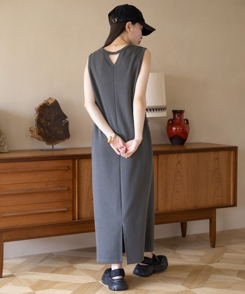 LOWRYS FARM(ローリーズファーム)の「カットノースリーブワンピース 967252(ワンピース・レディース・チャコールグレー/ブラック/カーキ/アイボリー・FREE)」の6枚目の写真