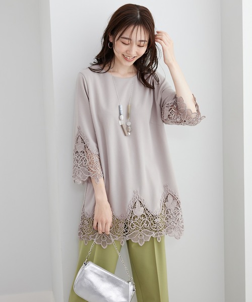 BELLUNA PLUS(ベルーナ)の「ケミカルレース使い華やかチュニック(チュニック・レディース・ネイビー/セージグリーン/ネイビー系2/ライトグレー・LARGE/MEDIUM/X-LARGE)」の1枚目の写真