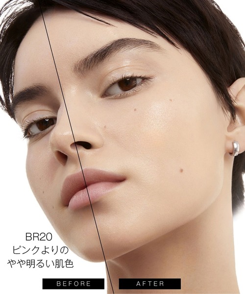 Yves Saint Laurent Beaute(イヴ・サンローラン・ボーテ)の「ラディアント タッチ グロウパクト(ファンデーション・レディース・B20 - やや明るめの肌色/B25 - 黄みよりのやや明るい肌色/BR10 - ピンクよりの明るい肌色/B10 - 最も明るい肌色/BR20 - ピンクよりのやや明るい肌色・FREE)」の12枚目の写真