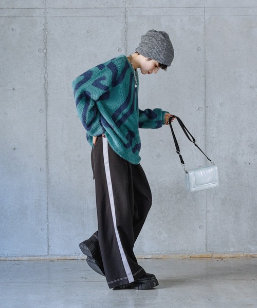 PAGEBOY(ページボーイ)の「ペイントアートシャギープルオーバー(ニット/セーター・レディース・オフホワイト/ターコイズブルー/ブラック・FREE)」の22枚目の写真