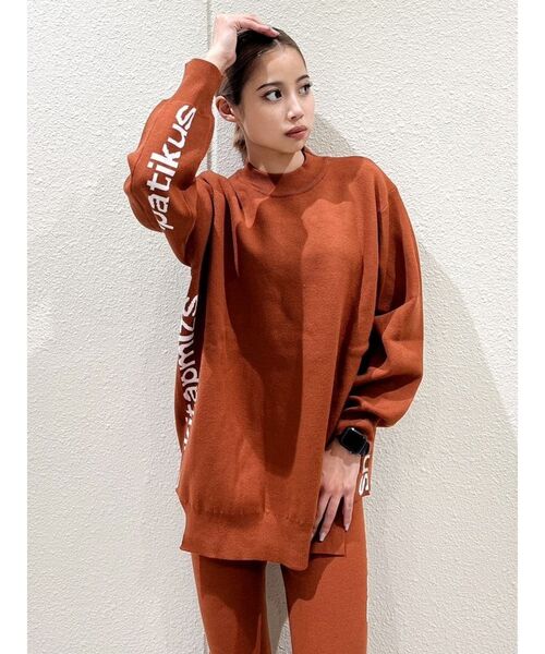 GYDA(ジェイダ)の「SZIMPATIKUSサイドスリットニットトップス(ニット/セーター・レディース・アイボリー/ブラック/ダークオレンジ・FREE)」の4枚目の写真