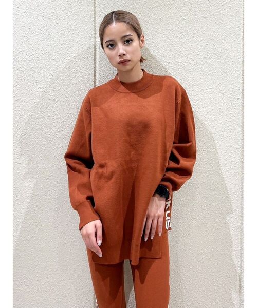 GYDA(ジェイダ)の「SZIMPATIKUSサイドスリットニットトップス(ニット/セーター・レディース・アイボリー/ブラック/ダークオレンジ・FREE)」の6枚目の写真