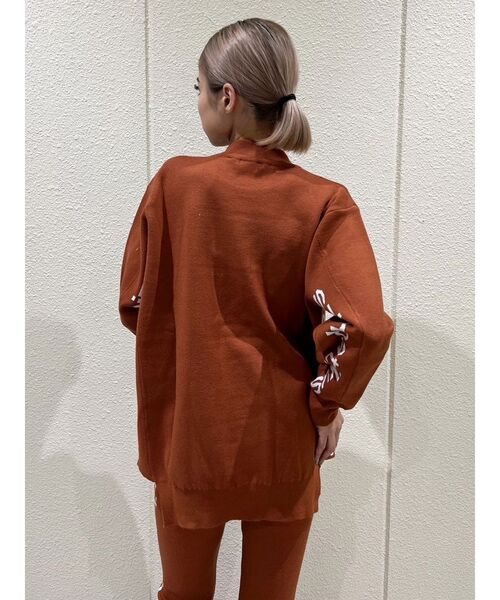 GYDA(ジェイダ)の「SZIMPATIKUSサイドスリットニットトップス(ニット/セーター・レディース・アイボリー/ブラック/ダークオレンジ・FREE)」の8枚目の写真
