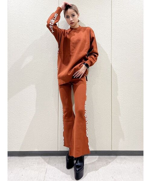 GYDA(ジェイダ)の「SZIMPATIKUSサイドスリットニットトップス(ニット/セーター・レディース・アイボリー/ブラック/ダークオレンジ・FREE)」の10枚目の写真