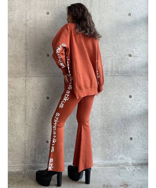 GYDA(ジェイダ)の「SZIMPATIKUSサイドスリットニットトップス(ニット/セーター・レディース・アイボリー/ブラック/ダークオレンジ・FREE)」の16枚目の写真