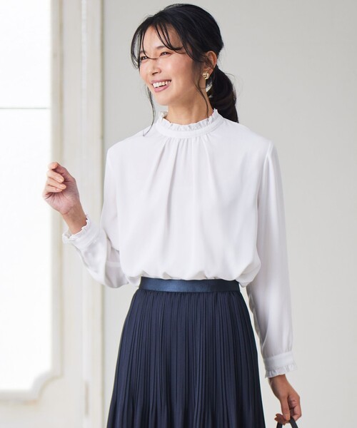 23区 L(ニジュウサンクオオキイサイズ)の「【洗える】バックサテンアムンゼン フリルカラー ブラウス(シャツ/ブラウス・レディース・ネイビー系/ピンク系/ホワイト系・50/44/48/46)」の2枚目の写真