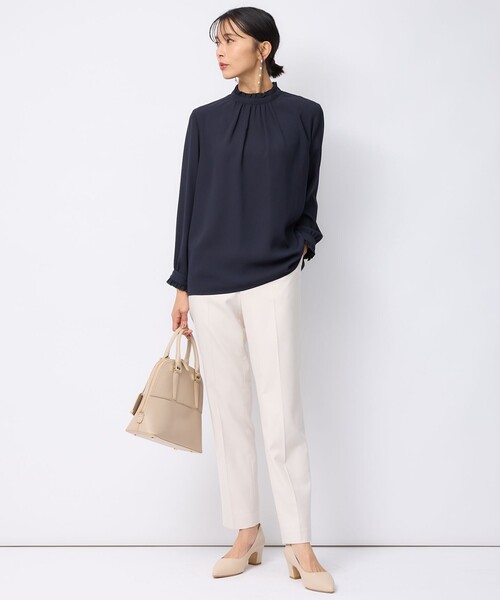 23区 L(ニジュウサンクオオキイサイズ)の「【洗える】バックサテンアムンゼン フリルカラー ブラウス(シャツ/ブラウス・レディース・ネイビー系/ピンク系/ホワイト系・50/44/48/46)」の14枚目の写真