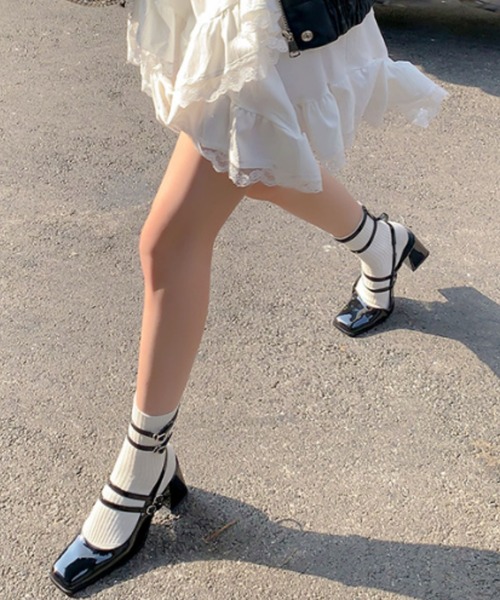 Vipoa(ヴィポア)の「マルチストラップチャンキーヒールパンプス(パンプス・レディース・ブラック・SMALL/MEDIUM/LARGE)」の11枚目の写真