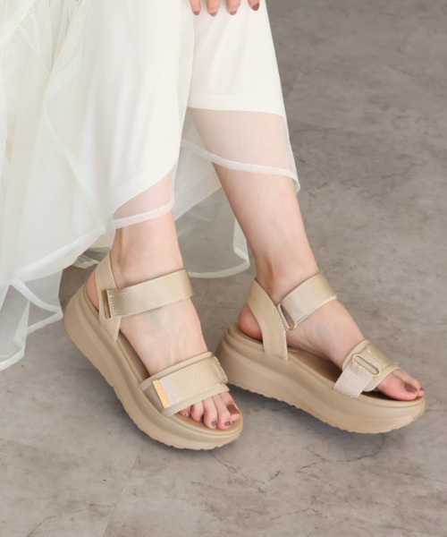 VIVIAN（ヴィヴィアン）の「厚底ゴールドパーツベルクロスポーツサンダル（サンダル・レディース・グレー/ブラック/ベージュ・S/M/L/LL）」の3枚目の写真