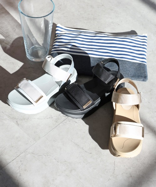 VIVIAN（ヴィヴィアン）の「厚底ゴールドパーツベルクロスポーツサンダル（サンダル・レディース・グレー/ブラック/ベージュ・S/M/L/LL）」の4枚目の写真