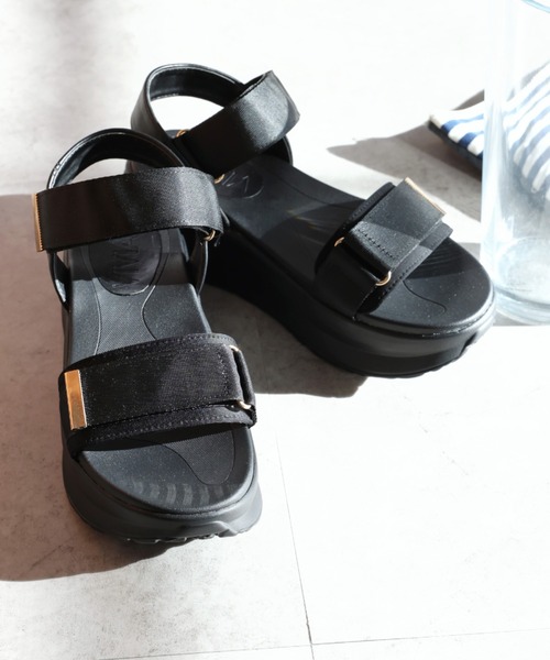 VIVIAN（ヴィヴィアン）の「厚底ゴールドパーツベルクロスポーツサンダル（サンダル・レディース・グレー/ブラック/ベージュ・S/M/L/LL）」の6枚目の写真