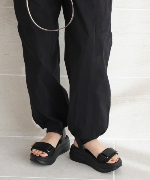 VIVIAN（ヴィヴィアン）の「厚底ゴールドパーツベルクロスポーツサンダル（サンダル・レディース・グレー/ブラック/ベージュ・S/M/L/LL）」の11枚目の写真