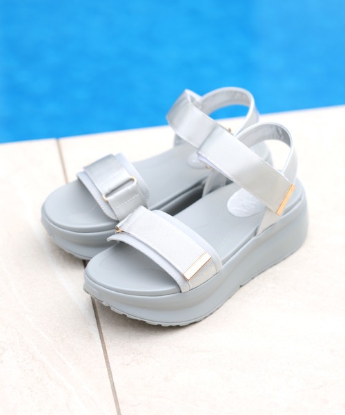 VIVIAN（ヴィヴィアン）の「厚底ゴールドパーツベルクロスポーツサンダル（サンダル・レディース・グレー/ブラック/ベージュ・S/M/L/LL）」の19枚目の写真