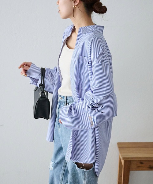 DISCOAT（ディスコート）の「【ユニセックス】手書き刺繍オーバーサイズシャツ（シャツ/ブラウス・レディース・ネイビー/ブルー・FREE）」の18枚目の写真