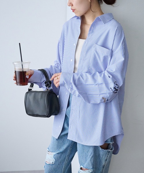 DISCOAT（ディスコート）の「【ユニセックス】手書き刺繍オーバーサイズシャツ（シャツ/ブラウス・レディース・ネイビー/ブルー・FREE）」の17枚目の写真