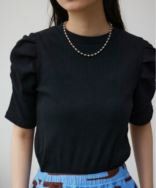 AZUL by moussy(アズールバイマウジー)の「パフスリーブギャザートップス(Tシャツ/カットソー・レディース・オレンジ/オフホワイト/グレー/ブラック・SMALL/MEDIUM)」の2枚目の写真