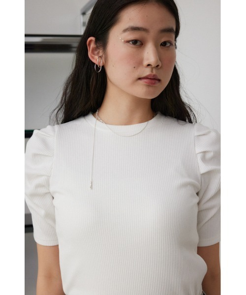 AZUL by moussy(アズールバイマウジー)の「パフスリーブギャザートップス(Tシャツ/カットソー・レディース・オレンジ/オフホワイト/グレー/ブラック・SMALL/MEDIUM)」の5枚目の写真