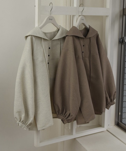 lawgy(ラウジー)の「accent button collar raglan tops / アクセントボタンカラーラグラントップス(Tシャツ/カットソー・レディース・ホワイト系その他/ベージュ系その他・FREE)」の6枚目の写真