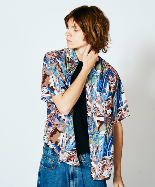 C.E.L.STORE(セルストア)の「KHAKI JUNGLE / カーキジャングル PRINTED SAFARI SHIRTS プリントサファリモチーフシャツ(シャツ/ブラウス・メンズ・マスタード/ブルー/オレンジ・MEDIUM/LARGE/X-SMALL)」の2枚目の写真