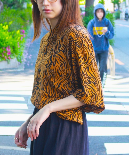C.E.L.STORE(セルストア)の「KHAKI JUNGLE / カーキジャングル PRINTED SAFARI SHIRTS プリントサファリモチーフシャツ(シャツ/ブラウス・メンズ・マスタード/ブルー/オレンジ・MEDIUM/LARGE/X-SMALL)」の22枚目の写真
