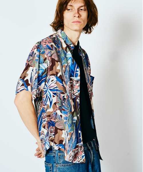 C.E.L.STORE(セルストア)の「KHAKI JUNGLE / カーキジャングル PRINTED SAFARI SHIRTS プリントサファリモチーフシャツ(シャツ/ブラウス・メンズ・マスタード/ブルー/オレンジ・MEDIUM/LARGE/X-SMALL)」の5枚目の写真