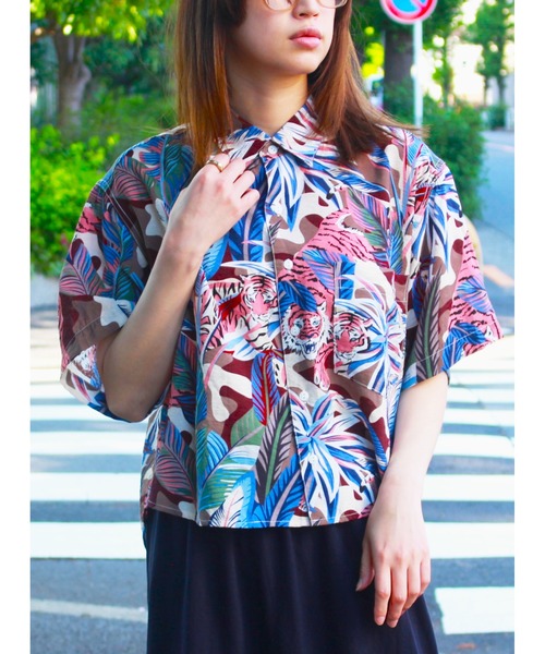 C.E.L.STORE(セルストア)の「KHAKI JUNGLE / カーキジャングル PRINTED SAFARI SHIRTS プリントサファリモチーフシャツ(シャツ/ブラウス・メンズ・マスタード/ブルー/オレンジ・MEDIUM/LARGE/X-SMALL)」の6枚目の写真