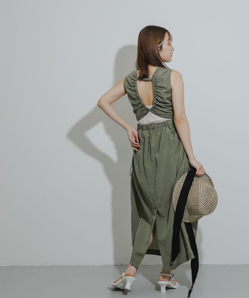 SENSE OF PLACE by URBAN RESEARCH(センスオブプレイスバイアーバンリサーチ)の「ナイロンギャザーコクーンワンピース(ワンピース・レディース・ブラック/カーキ/ブルー・S/ONE)」の6枚目の写真