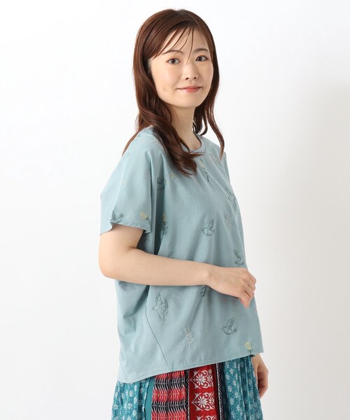 one'sterrace(ワンズテラス)の「刺繍フレンチスリーブプルオーバー フローラバード(Tシャツ/カットソー・レディース・グレー系その他7/アイボリー系8/ブルー系その他7・00)」の1枚目の写真