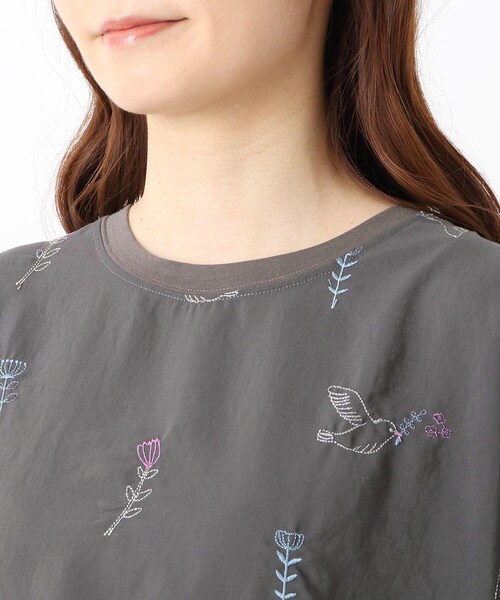 one'sterrace(ワンズテラス)の「刺繍フレンチスリーブプルオーバー フローラバード(Tシャツ/カットソー・レディース・グレー系その他7/アイボリー系8/ブルー系その他7・00)」の15枚目の写真