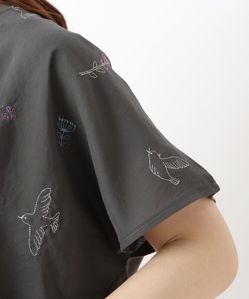 one'sterrace(ワンズテラス)の「刺繍フレンチスリーブプルオーバー フローラバード(Tシャツ/カットソー・レディース・グレー系その他7/アイボリー系8/ブルー系その他7・00)」の14枚目の写真