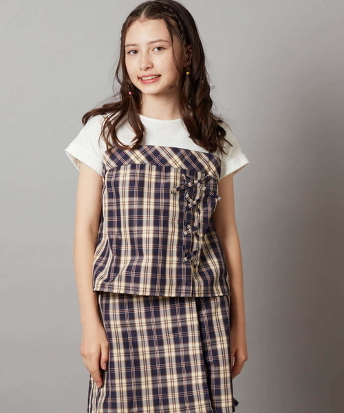 a.v.v（アーヴェヴェ）の「[100-130]【セットアップ対応】レースアップドッキングTシャツ（シャツ/ブラウス・キッズ・ダークインディゴブルー/ネイビー・100/110/120/130）」の2枚目の写真