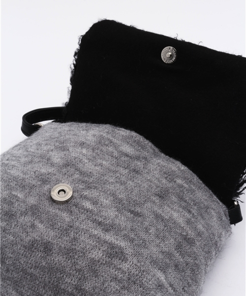 HAKKA KIDS（ハッカキッズ）の「モヘアボンボン付ポシェット（ハンドバッグ・キッズ・グレー/キナリ・FREE）」の4枚目の写真