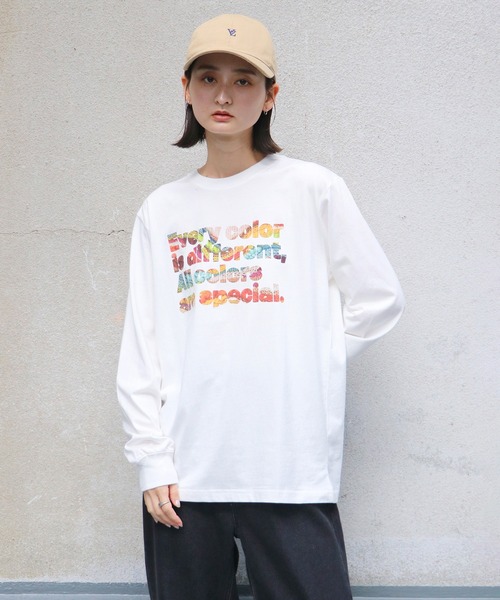 UNIT CHEST（ユニットチェスト）の「【UNIT CHEST】unique unisex long sleeve T-shirt/ユニークユニセックス  コラボロンT  Colorful Weaving by ayumin/FiberArt（Tシャツ/カットソー・レディース・ホワイト系その他/ホワイト/杢グレー・L/M/S）」の2枚目の写真