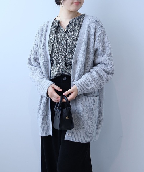 leswel（レスウェル）の「【L～5L 大きいサイズ】変わり編みVネックミドル丈カーディガン（カーディガン/ボレロ・レディース・チャコールグレー/ブルー/ライトグレー・L/LL/4L/5L/3L）」の11枚目の写真
