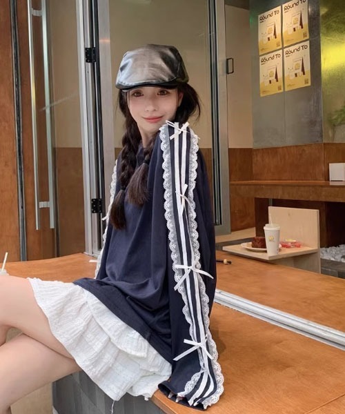 Mayree(メイリー)の「【Mayree】リボン レース サイドライン カットソー(Tシャツ/カットソー・レディース・ネイビー/ホワイト/ブラック・MEDIUM/LARGE/X-LARGE/SMALL)」の1枚目の写真