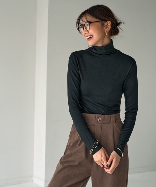 STYLE DELI(スタイルデリ)の「とろみ薄リブタートルネックトップス(Tシャツ/カットソー・レディース・ホワイト/オレンジ/ブラック/グレー/チャコールグレー/ブルー・FREE)」の1枚目の写真